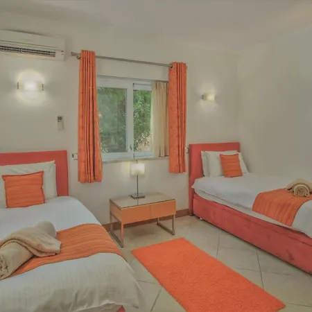 Monte Laranja Appartement *